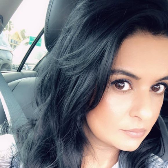 Poshmark profile picture for @tahmin